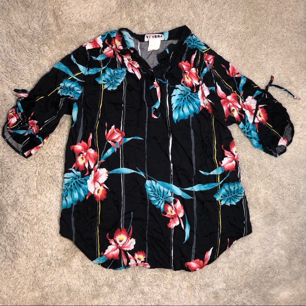 5/$20 Alabuy size large blouse Hawaiian Style